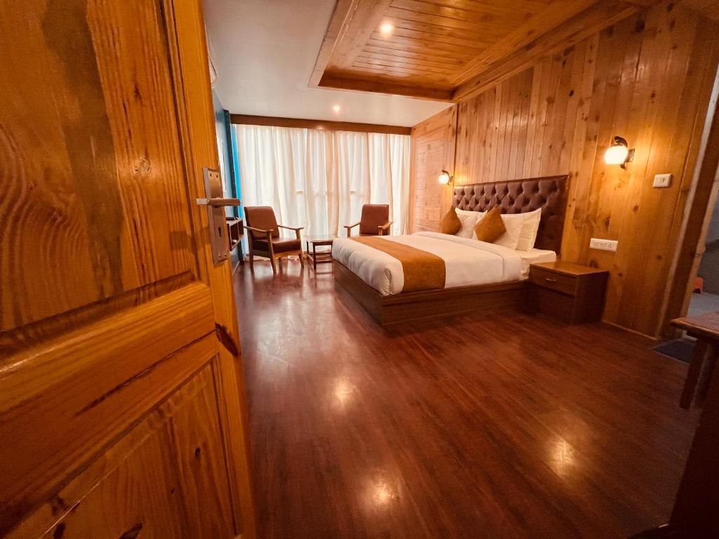 Манали: New Vistas Inn - Five Star Luxury Hotel Near Mall Road Manali