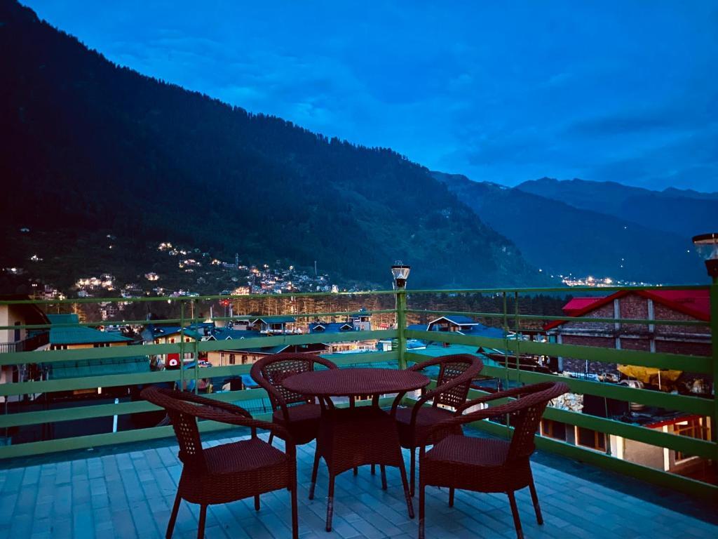 Манали: New Vistas Inn - Five Star Luxury Hotel Near Mall Road Manali