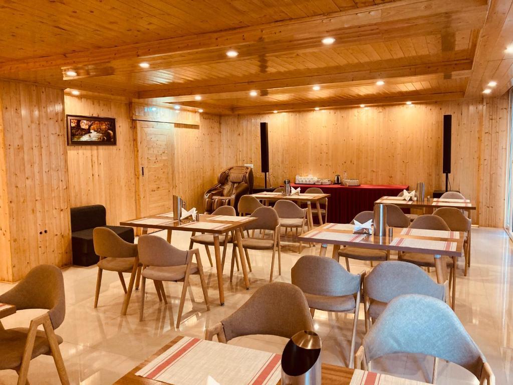 Манали: New Vistas Inn - Five Star Luxury Hotel Near Mall Road Manali
