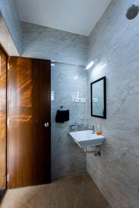 Даполи: Lotus 3BHK by SoulStays