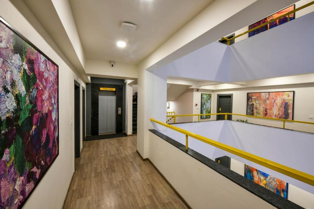 Нашик: Banzai Rooms