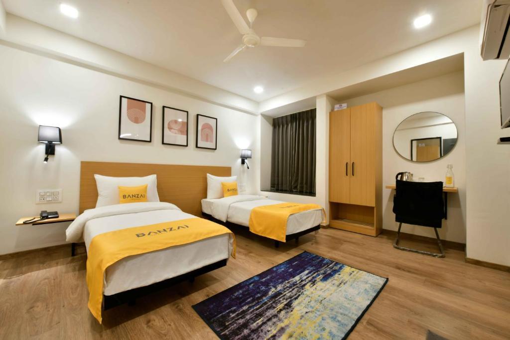Нашик: Banzai Rooms