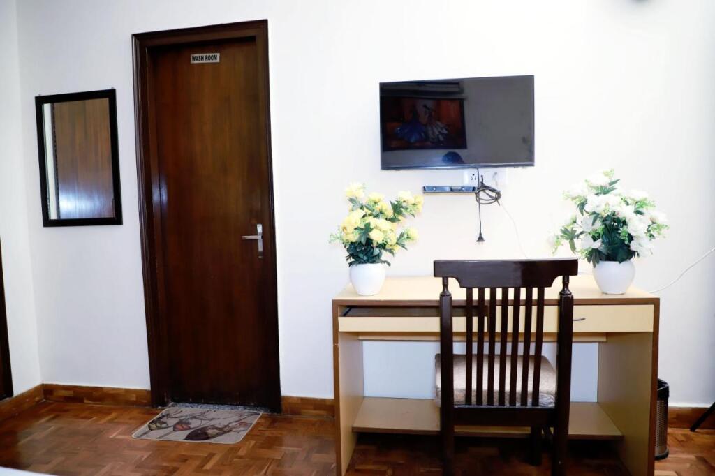 2bhk Fortune Home,E28 1a Saket Near Max Hospital,Pvr — фото 6