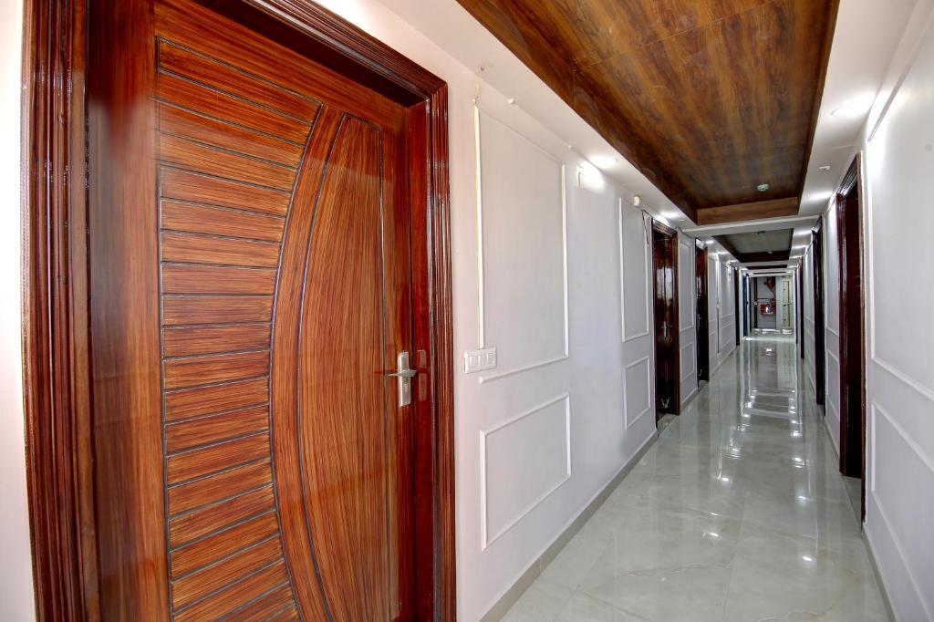 Нойда: Hotel Elite Corporate Inn