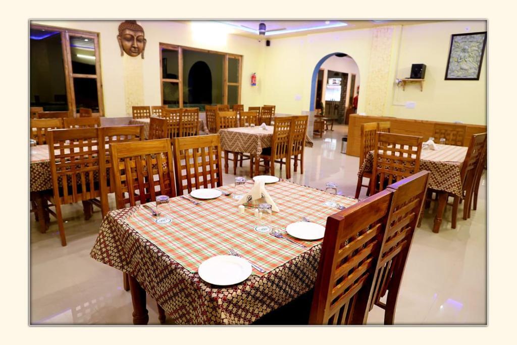Раникхет: The Ranikhet Continental