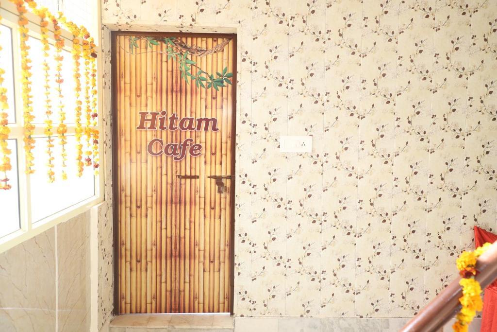 Ришикеш: Hitam Home