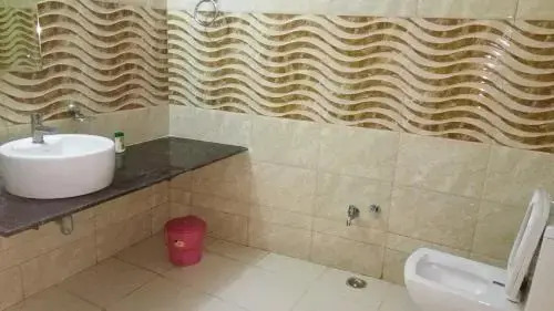 Сукха: Hotel Himadri