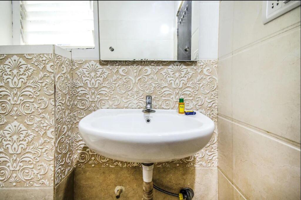 Сукха: Hotel Himadri