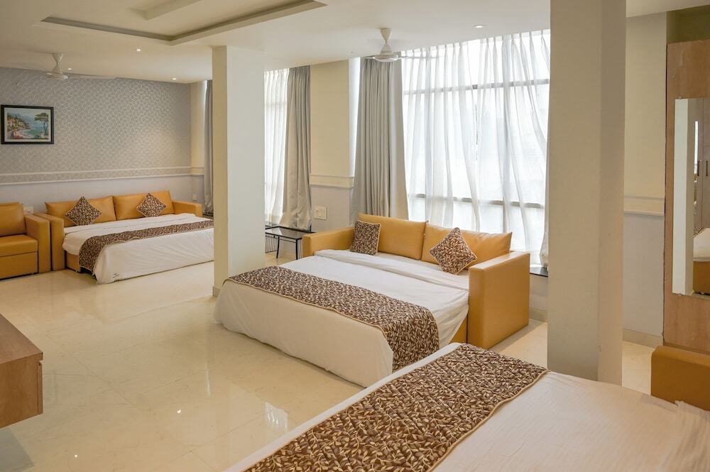 Варда: Hotel Poonam Residency