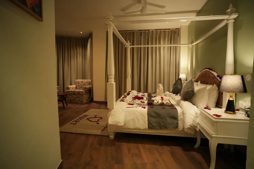 Дхарампур: Oakhill Resort