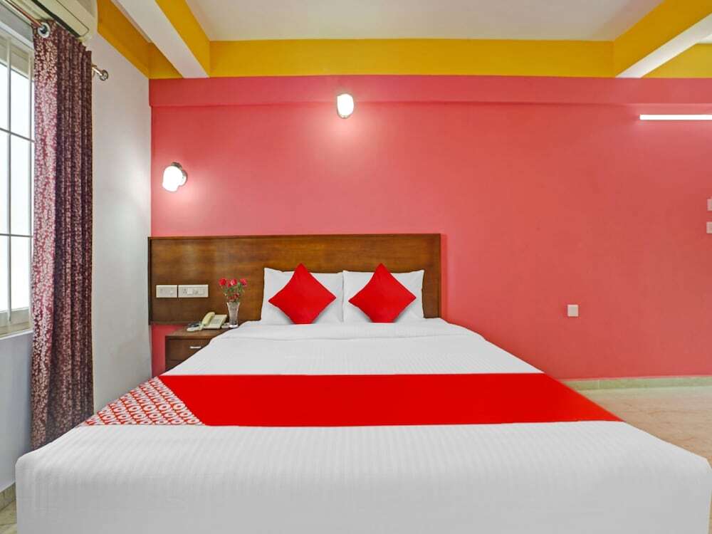 Коччи: Hotel White House