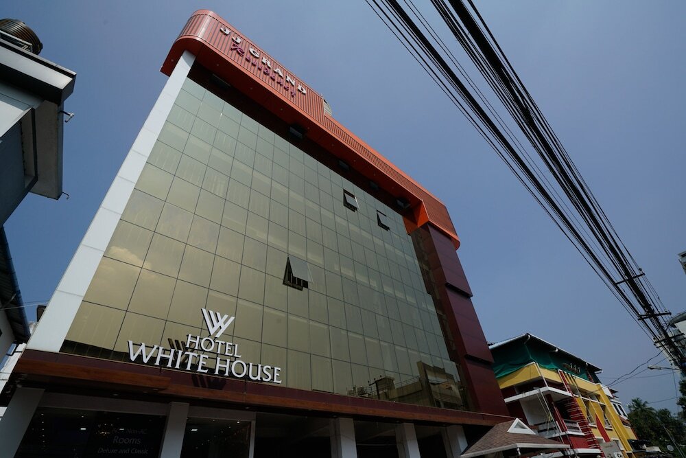 Коччи: Hotel White House