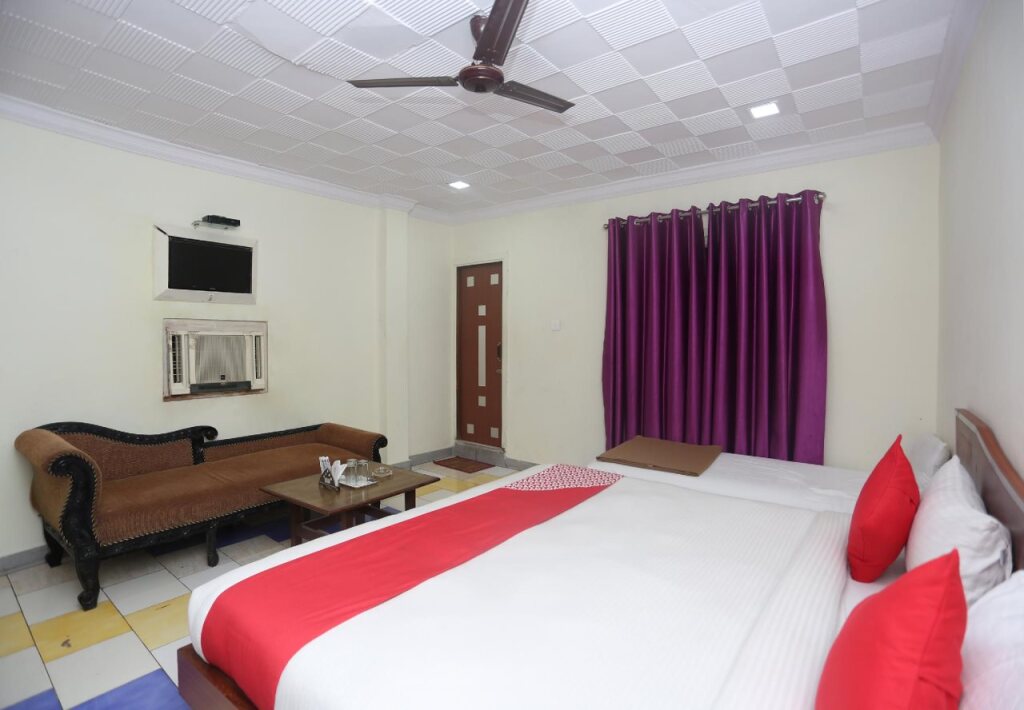 Горакхпур: Hotel Bobina