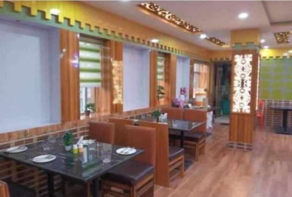Горакхпур: Vijeta Hotel