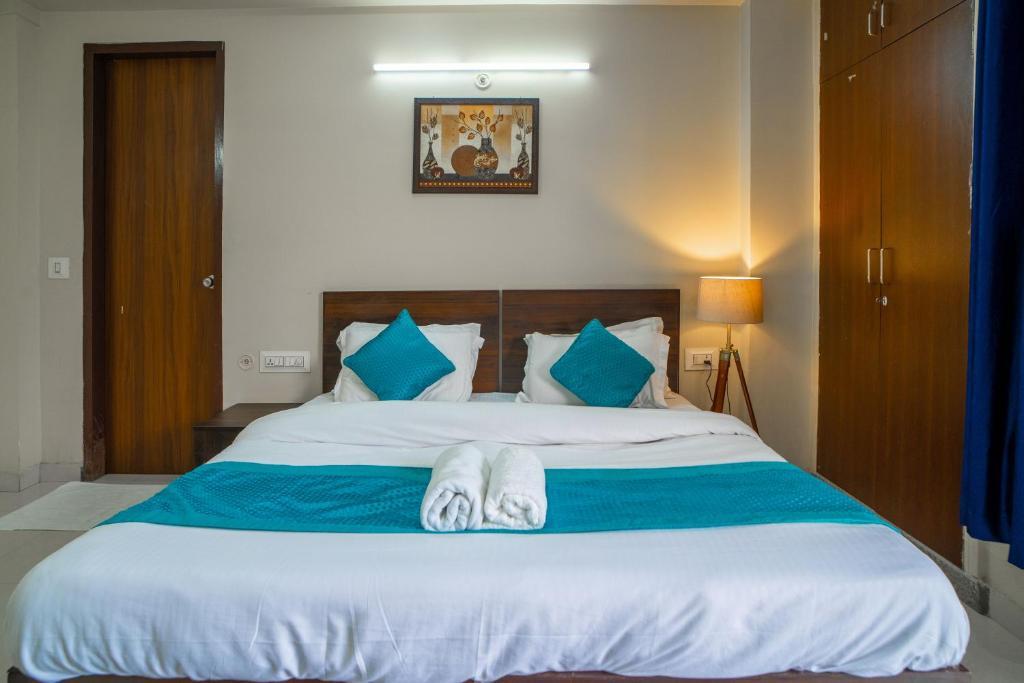 Гуруграм: The Lodgers 2 BHK Serviced Apartment infront of Artemis Hospital Gurgaon