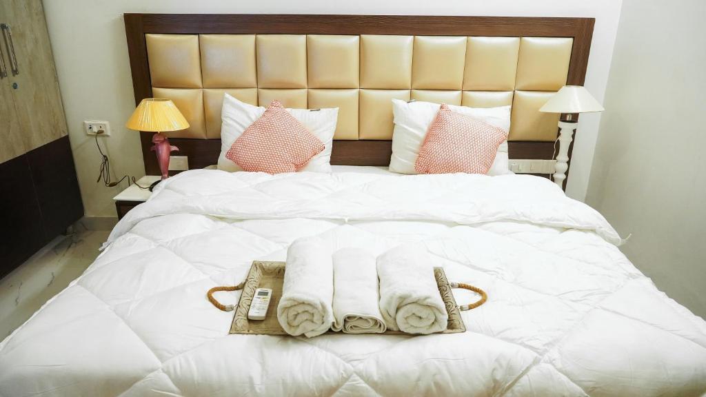 Гуруграм: Lime Tree 2 Bhk serviced Apartment Near Fortis Gurgaon