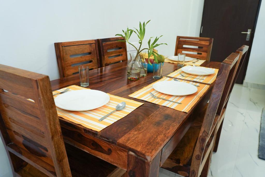 Гуруграм: Lime Tree 2 Bhk serviced Apartment Near Fortis Gurgaon