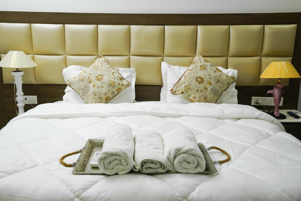 Гуруграм: Lime Tree 2 Bhk serviced Apartment Near Fortis Gurgaon