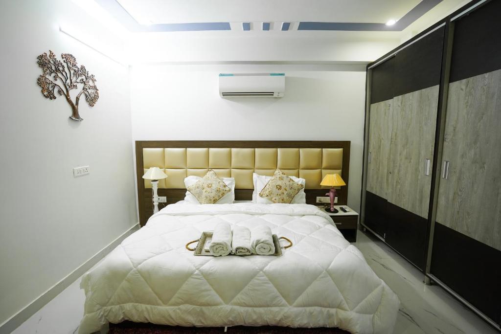 Гуруграм: Lime Tree 2 Bhk serviced Apartment Near Fortis Gurgaon
