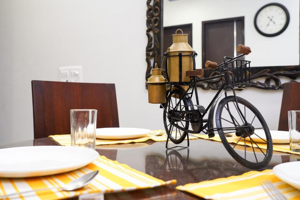 Гуруграм: Lime Tree 2 Bhk serviced Apartment Near Fortis Gurgaon