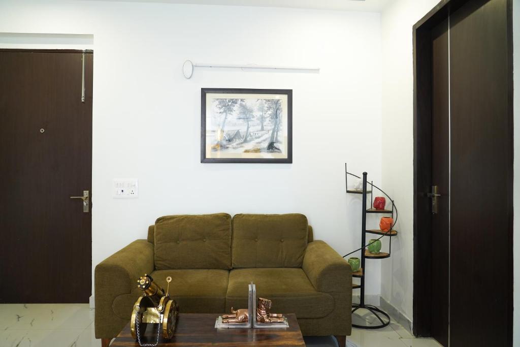 Гуруграм: Lime Tree 2 Bhk serviced Apartment Near Fortis Gurgaon