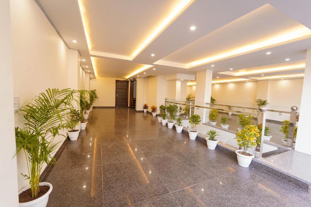 Гуруграм: Lime Tree Two Bhk Service Apartment Golf Course Road Gurgaon
