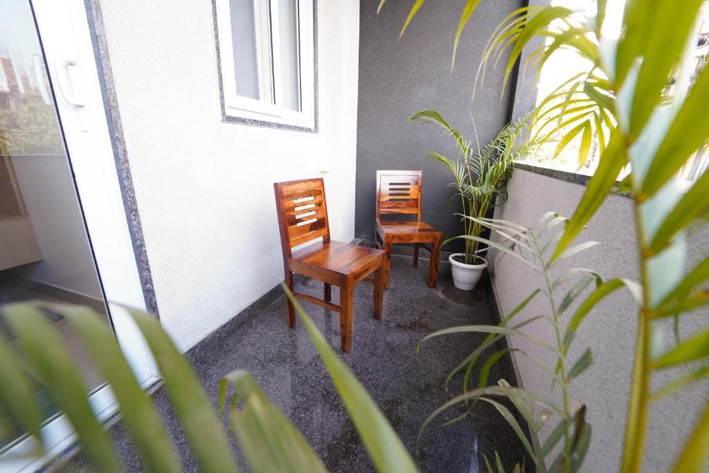 Гуруграм: Lime Tree Two Bhk Service Apartment Golf Course Road Gurgaon