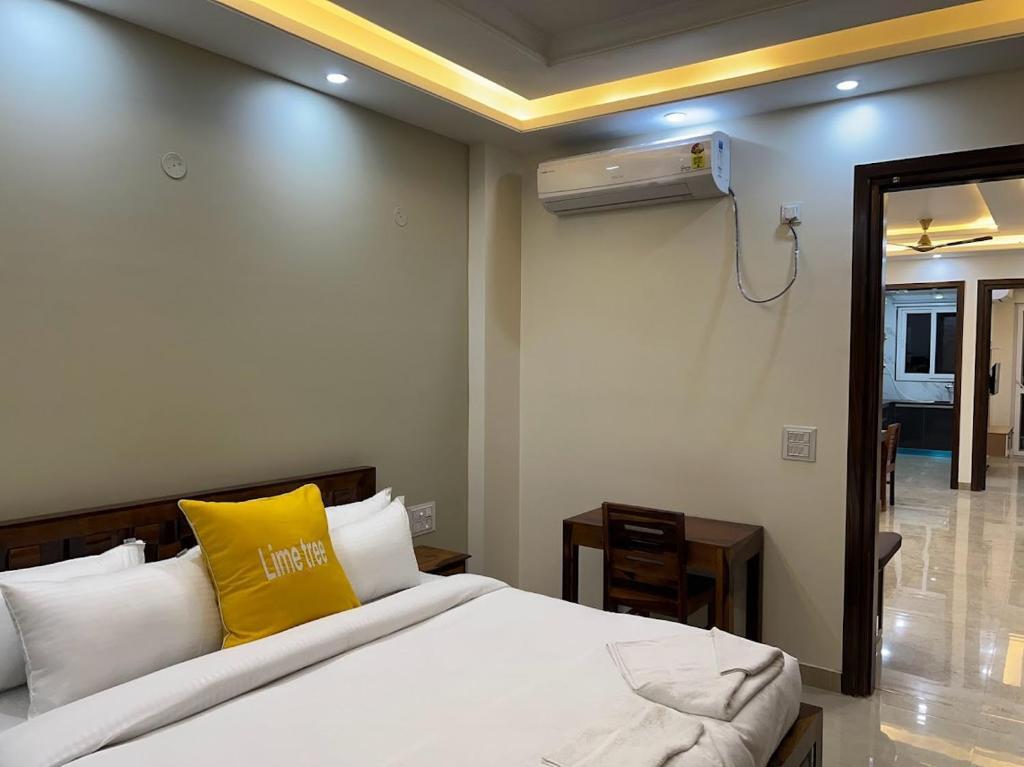 Гуруграм: Lime Tree Two Bhk Service Apartment Golf Course Road Gurgaon