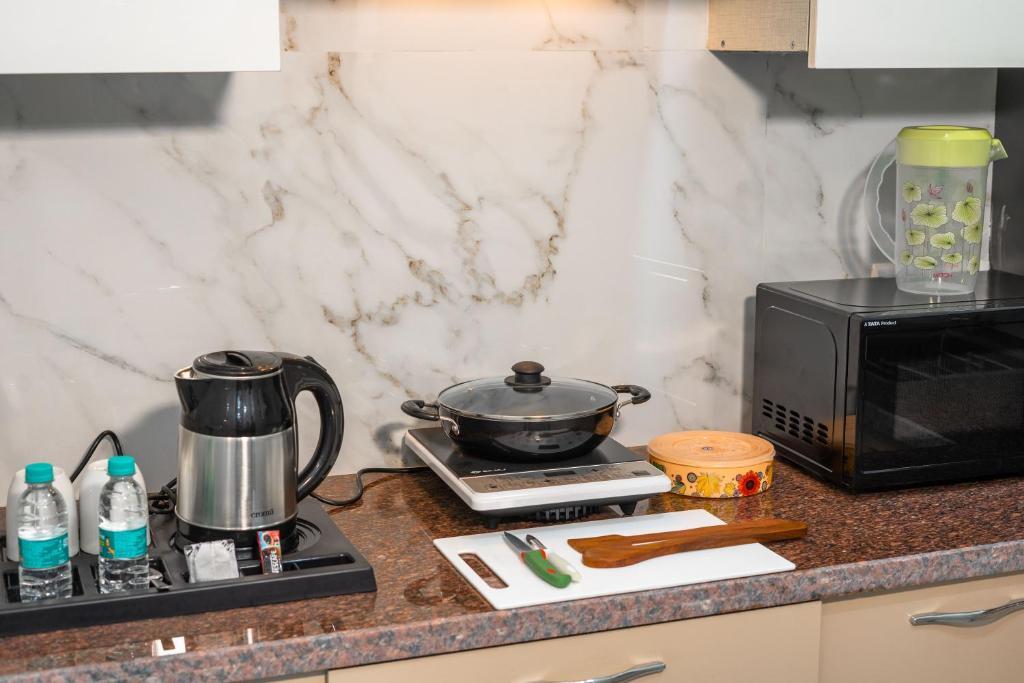 Гуруграм: The Lodgers 1 BHK Serviced Apartment Golf Course Road Gurgaon