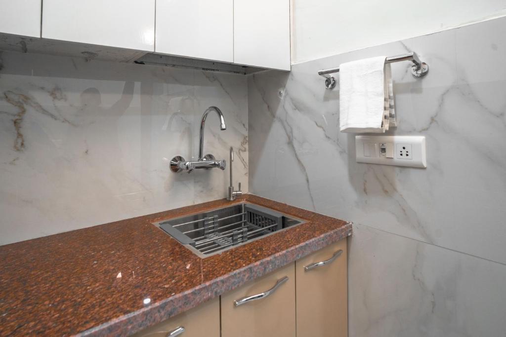 Гуруграм: The Lodgers 1 BHK Serviced Apartment Golf Course Road Gurgaon