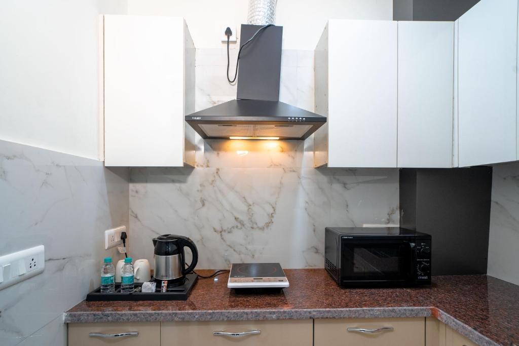 Гуруграм: The Lodgers 1 BHK Serviced Apartment Golf Course Road Gurgaon