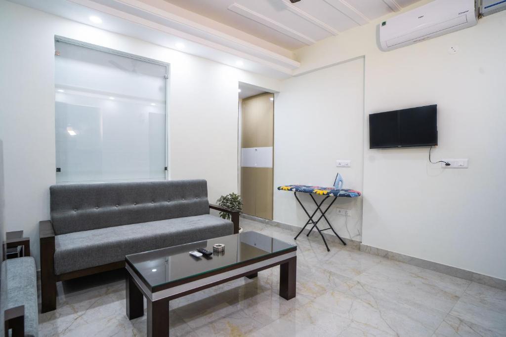 Гуруграм: The Lodgers 1 BHK Serviced Apartment Golf Course Road Gurgaon