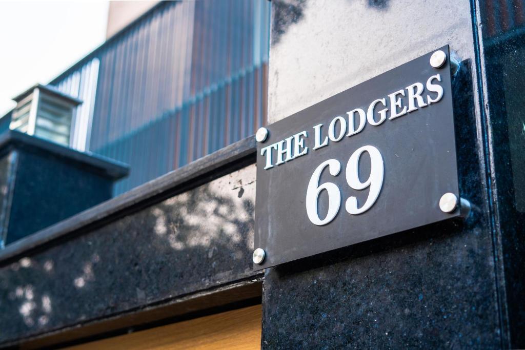 The Lodgers 1 BHK Serviced Apartment Golf Course Road Gurgaon — фото 1