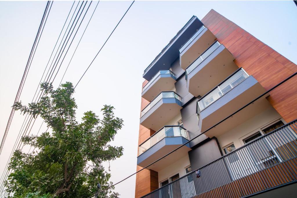 Гуруграм: The Lodgers 1 BHK Serviced Apartment Golf Course Road Gurgaon