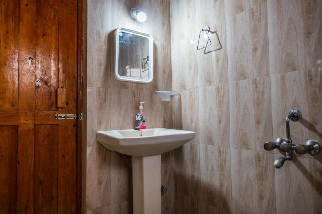 Хоспет: Leo Wooden Resort