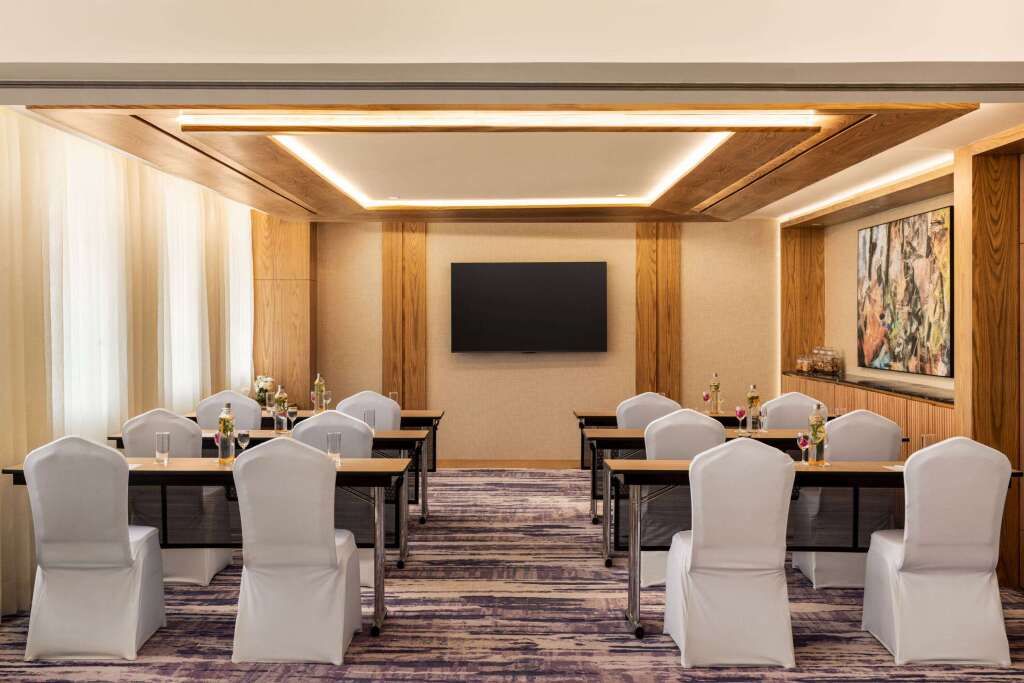 Индаур: Ramada Encore by Wyndham Indore Nipania