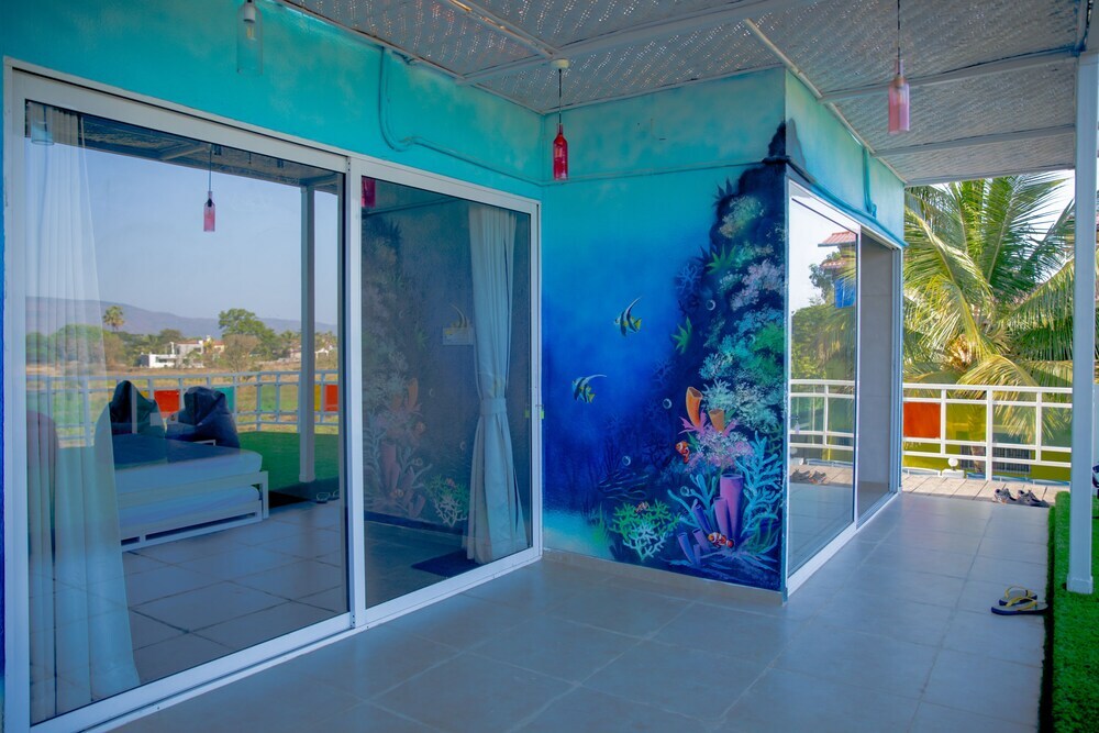 Киим: Abalone Villa
