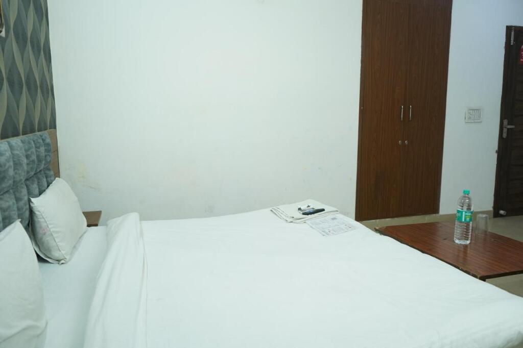 Нойда: Hotel Quadis