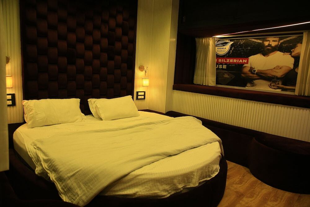 Rohtak: Ebowla Residency