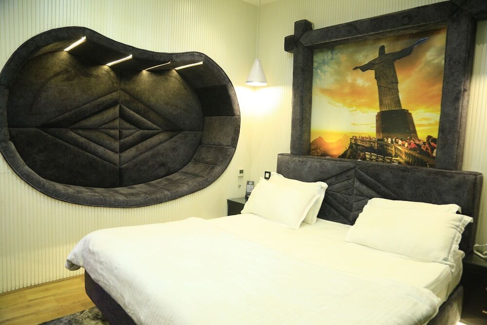 Rohtak: Ebowla Residency