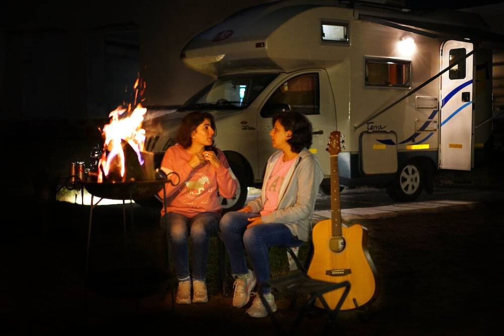 Шахджаханпур: TreeHouse Sunrise Resort & Caravan Park