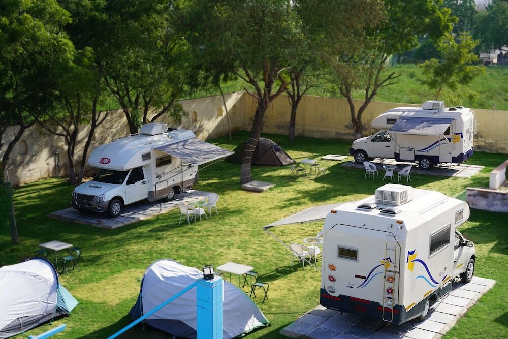 Шахджаханпур: TreeHouse Sunrise Resort & Caravan Park