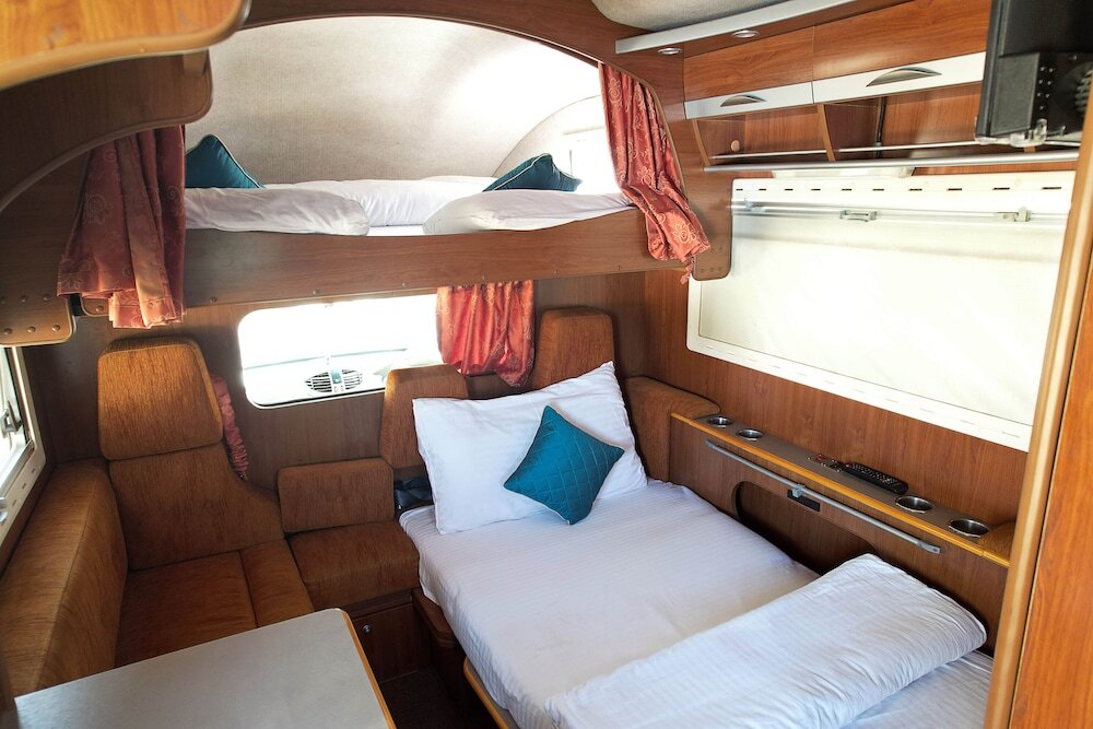 Шахджаханпур: TreeHouse Sunrise Resort & Caravan Park