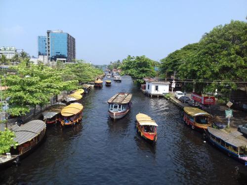 Аллеппи: Lake Castle Alleppey villa