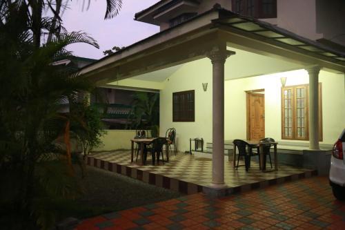 Аллеппи: Lake Castle Alleppey villa