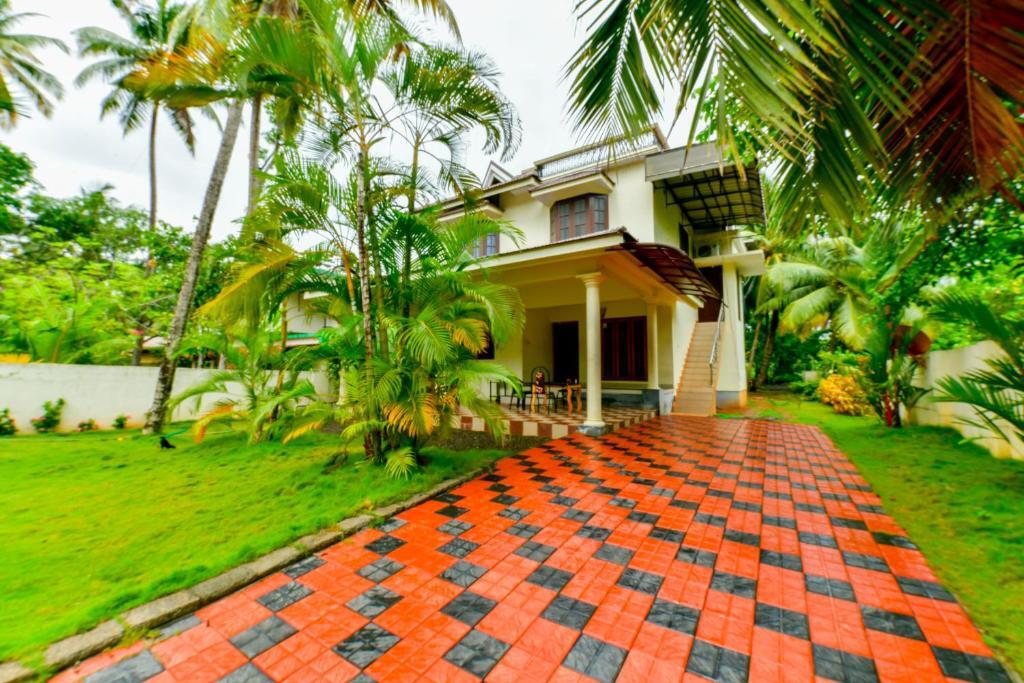 Аллеппи: Lake Castle Alleppey villa
