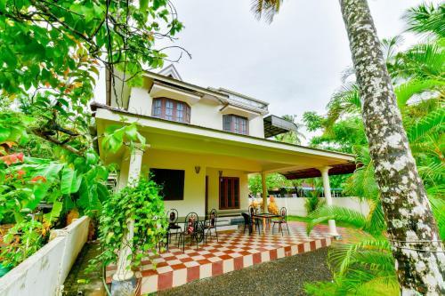 Аллеппи: Lake Castle Alleppey villa