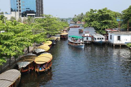Аллеппи: Lake Castle Alleppey villa