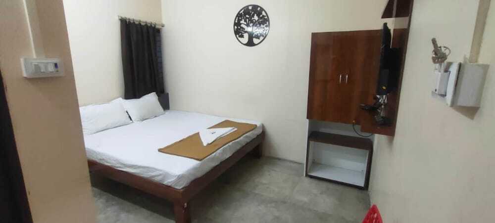 Низамабад: iROOMZ City Lite Lodge