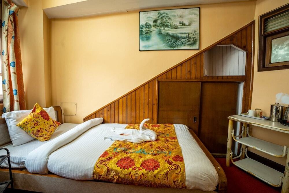 Дарджилинг: Fennel Red Rose 500 Mts from Mall Road